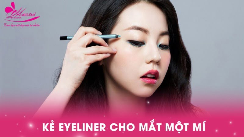 cách kẻ eyeliner